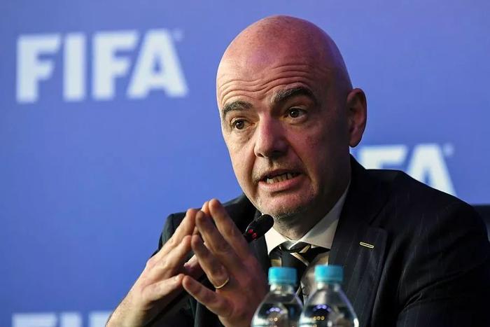 搞足球如何赚钱？FIFA教你12年捞金250亿美元