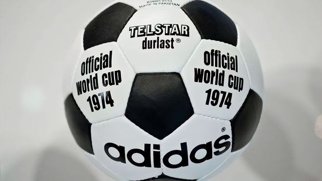 “Chile”则是品牌方在“Telstar”成功的基础上推出的一款全白色的球