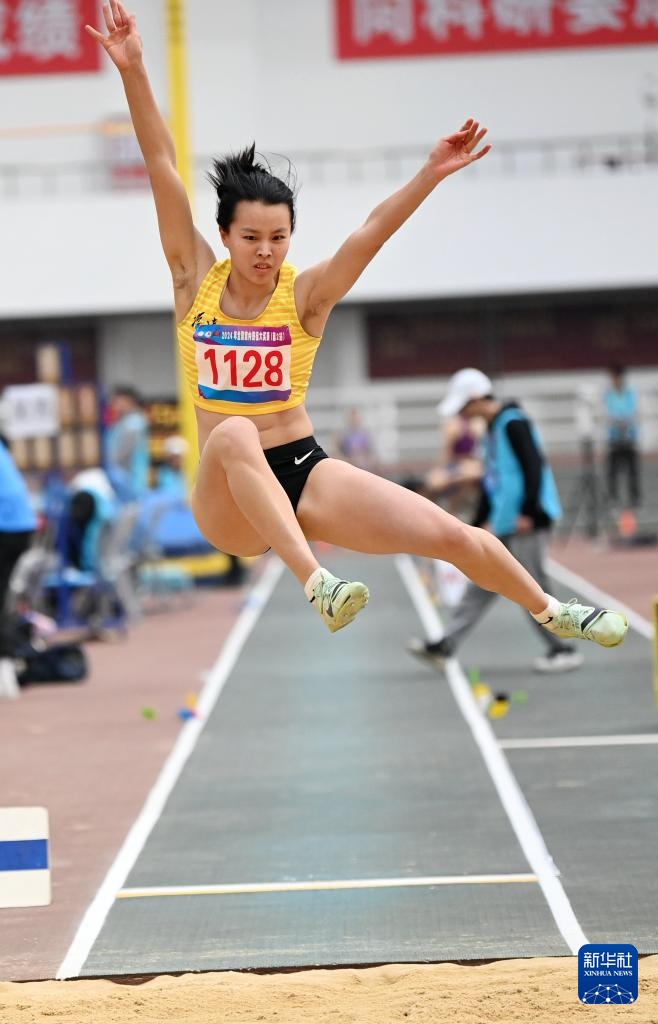 在陕西省西安市举行的2024年全国室内田径大奖赛第2站女子跳远决赛中